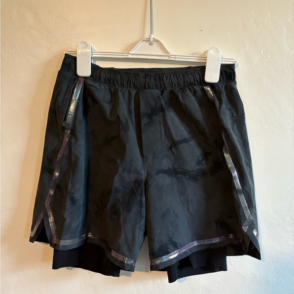 🖤Lululemon Pace Breaker Short in Black🖤 - Picture 2 of 3
